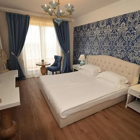 For 4 Or 6 Adults In Therma Village