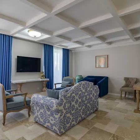 For 4 Or 6 Adults In Therma Village