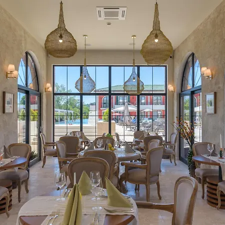 For 4 Or 6 Adults In Therma Village