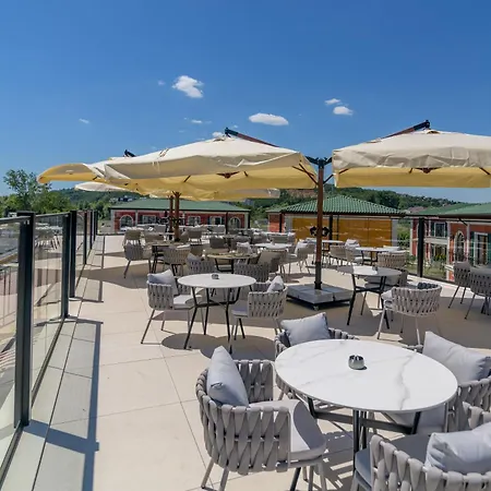 For 4 Or 6 Adults In Therma Village