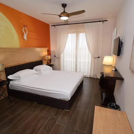 For 4 Or 6 Adults In Therma Village