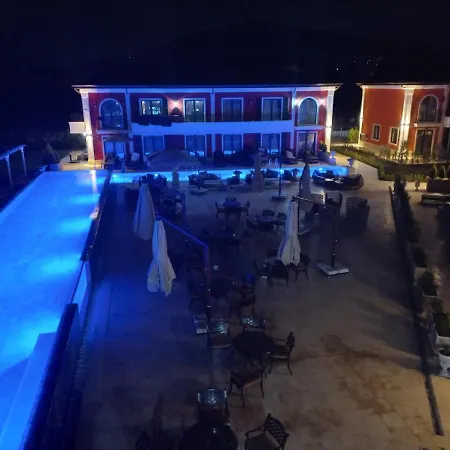 For 4 Or 6 Adults In Therma Village