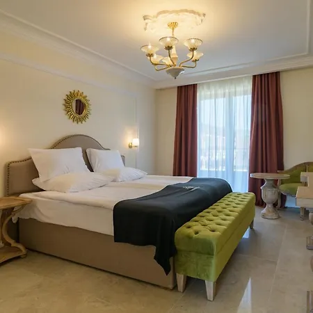 For 4 Or 6 Adults In Therma Village