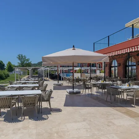 Holiday park For 4 Or 6 Adults In Therma Village *
