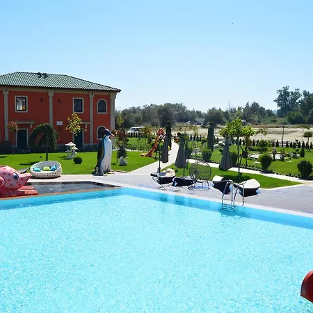For 4 Or 6 Adults In Therma Village